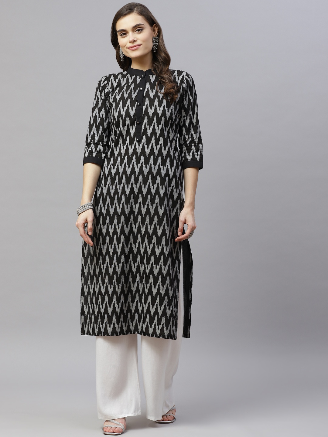 

MIRAVAN Women Black & White Chevron Printed Kurta