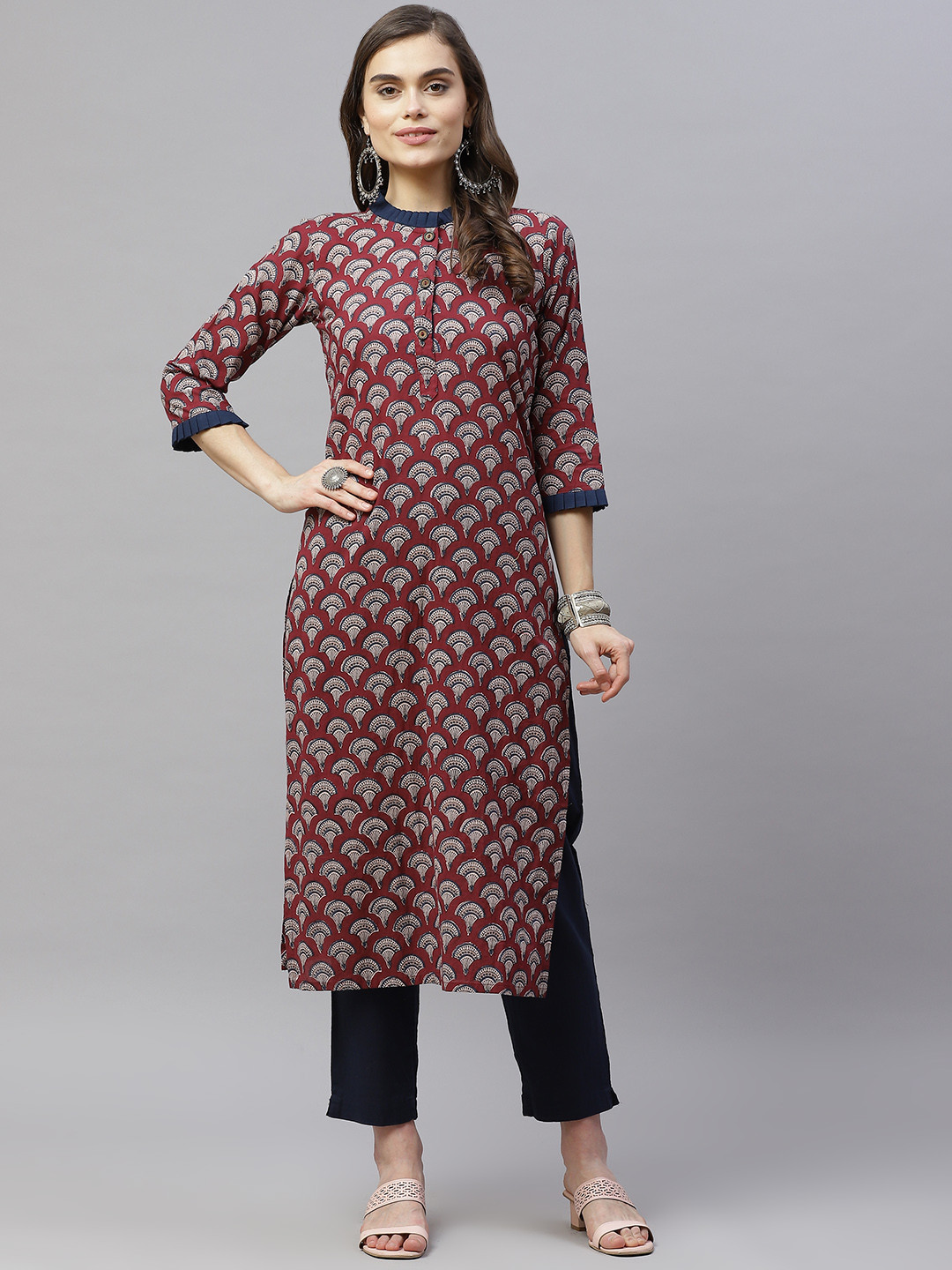 

MIRAVAN Women Maroon & Navy Blue Ethnic Motifs Printed Pure Cotton Kurta with Trousers