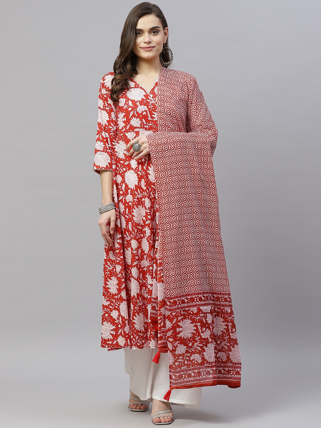 

MIRAVAN Women Red & White Ethnic Motifs Printed Gotta Patti Anarkali Kurta & Dupatta