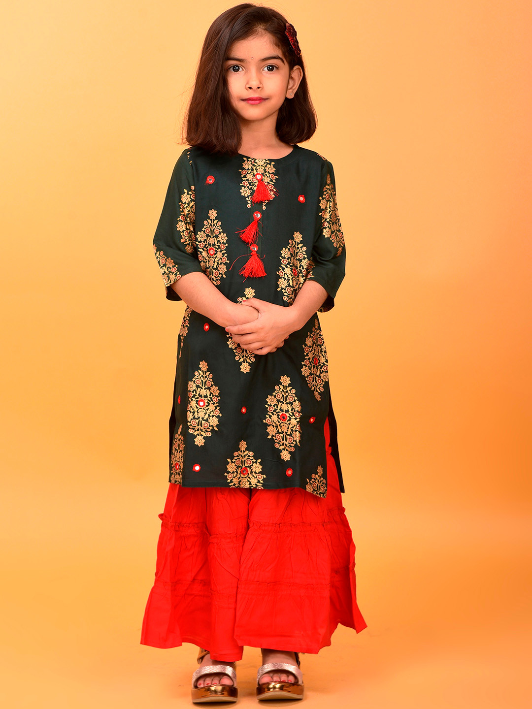 

misbis Girls Green & Red Ethnic Motifs Printed Kurta with Sharara