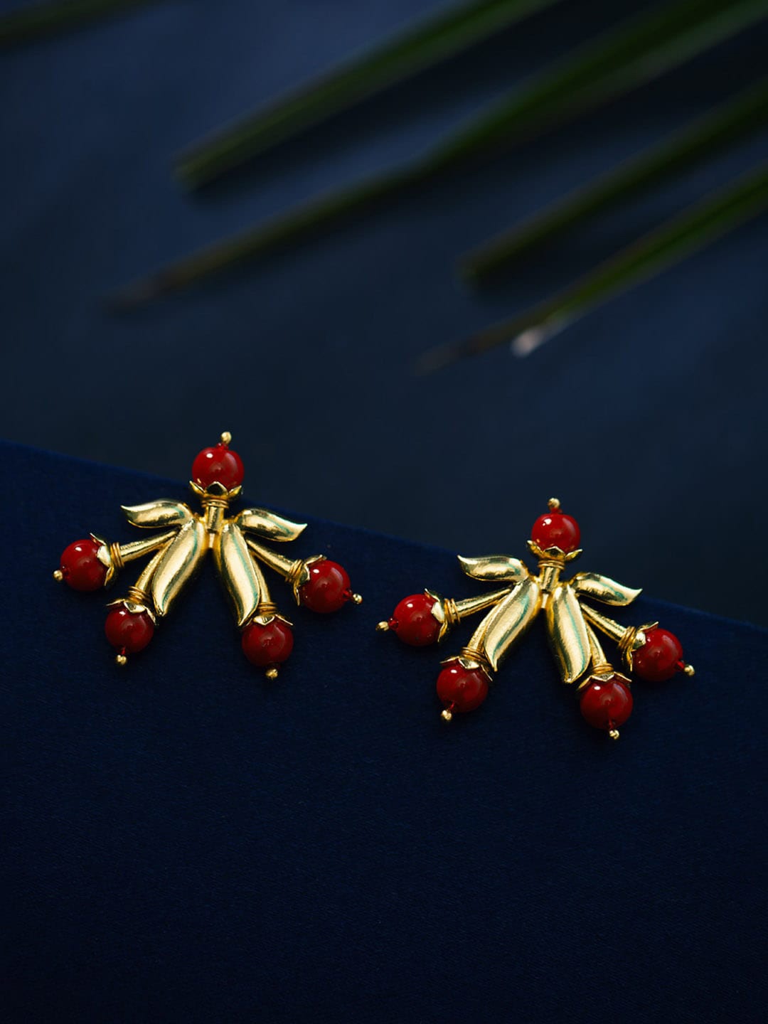 

Voylla Gold-Toned Leaf Shaped Studs Earrings