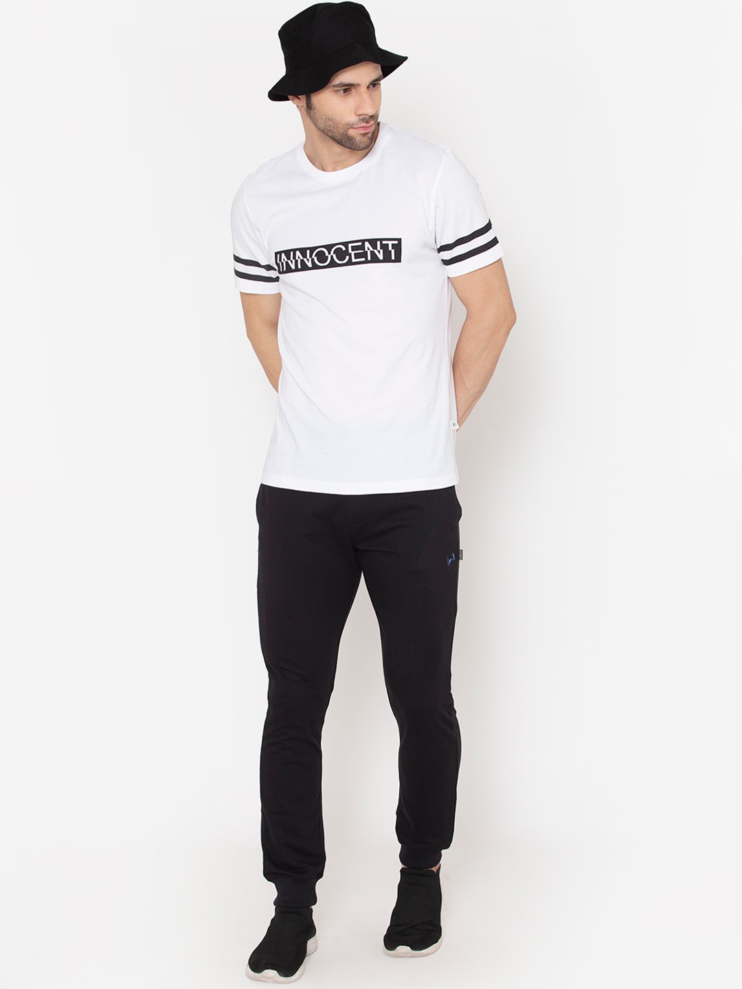 

FLAWLESS Men White & Black Printed T-shirt & Joggers