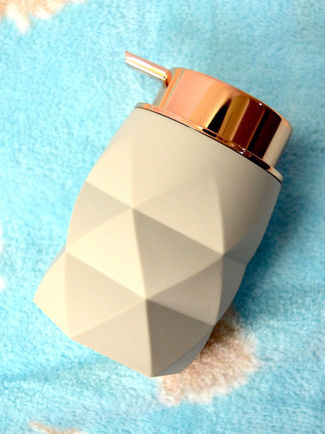 

Tranquil square Cream-Colored & Gold-Toned Matte Finish Pentagon Shaped Soap Dispenser