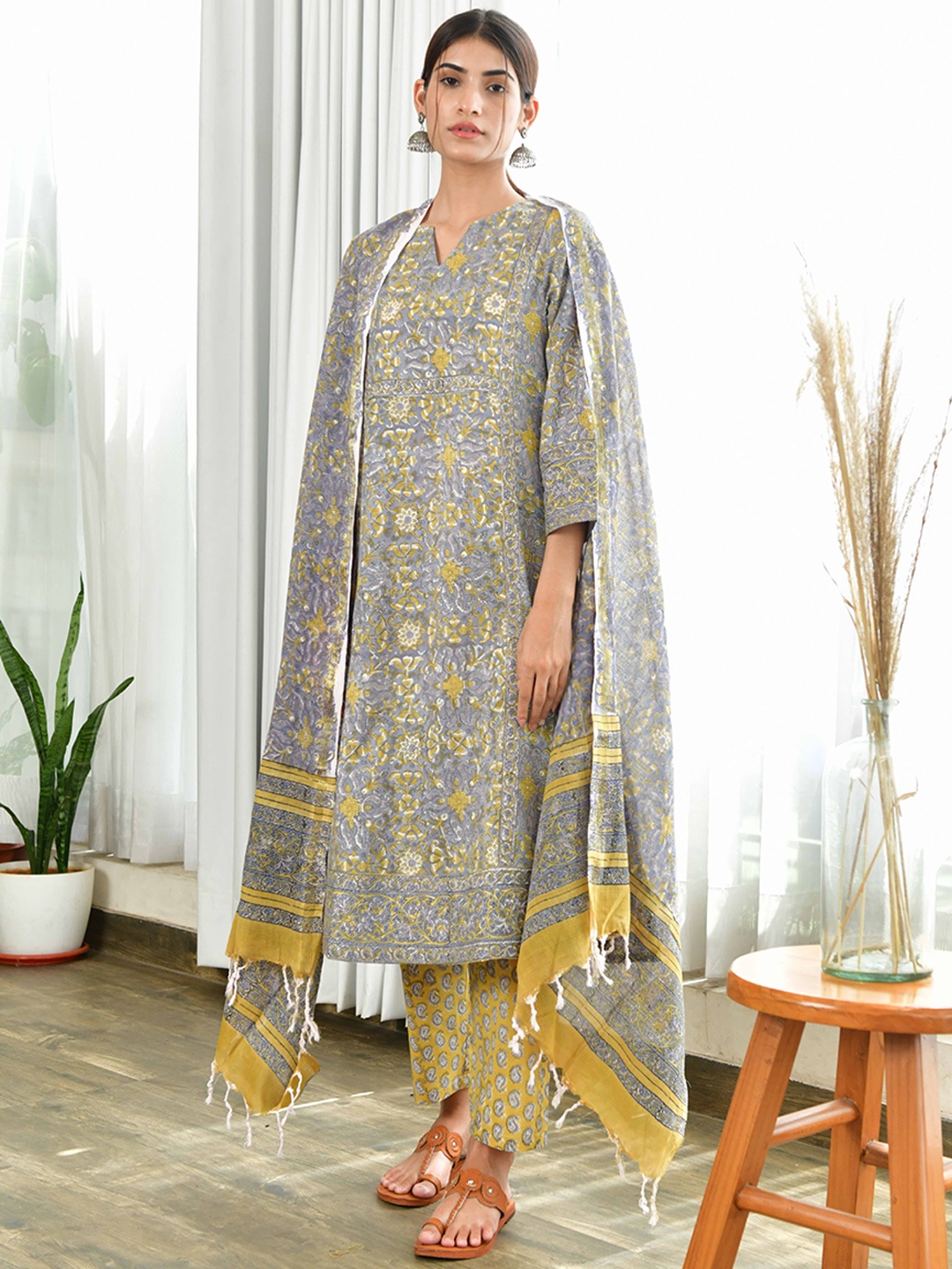 

House of Dhaaga Women Grey Ethnic Motifs Printed Kurta with Trousers & With Dupatta