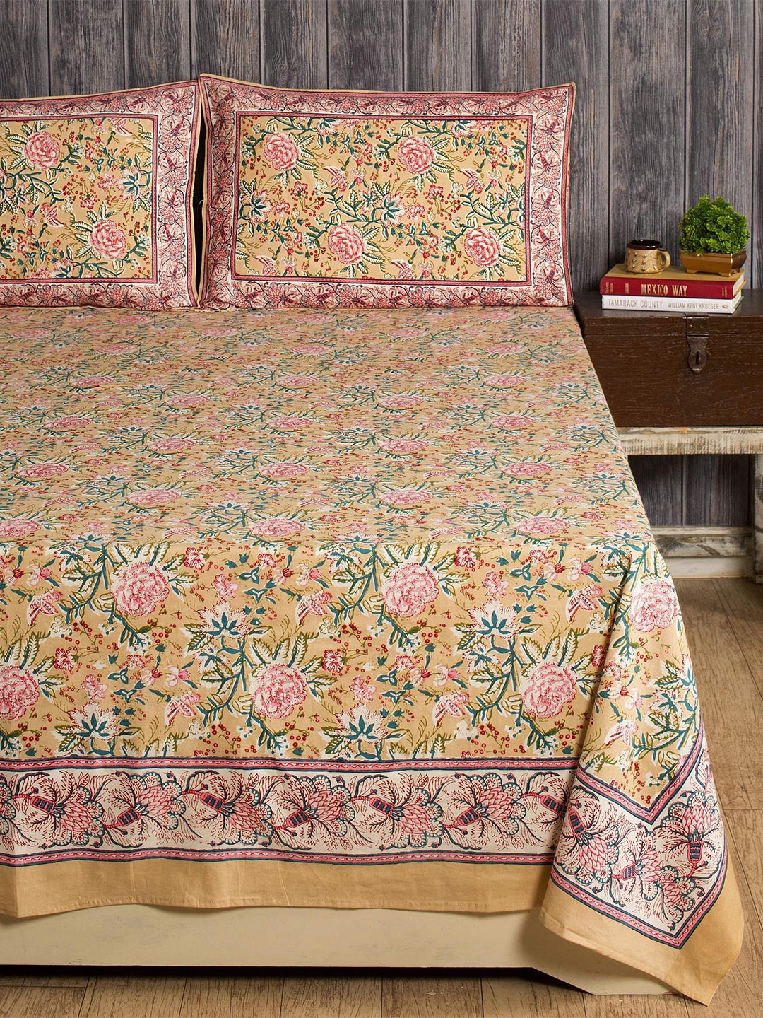 

HANDICRAFT PALACE Beige & Magenta Floral 300 TC Queen Bedsheet with 2 Pillow Covers