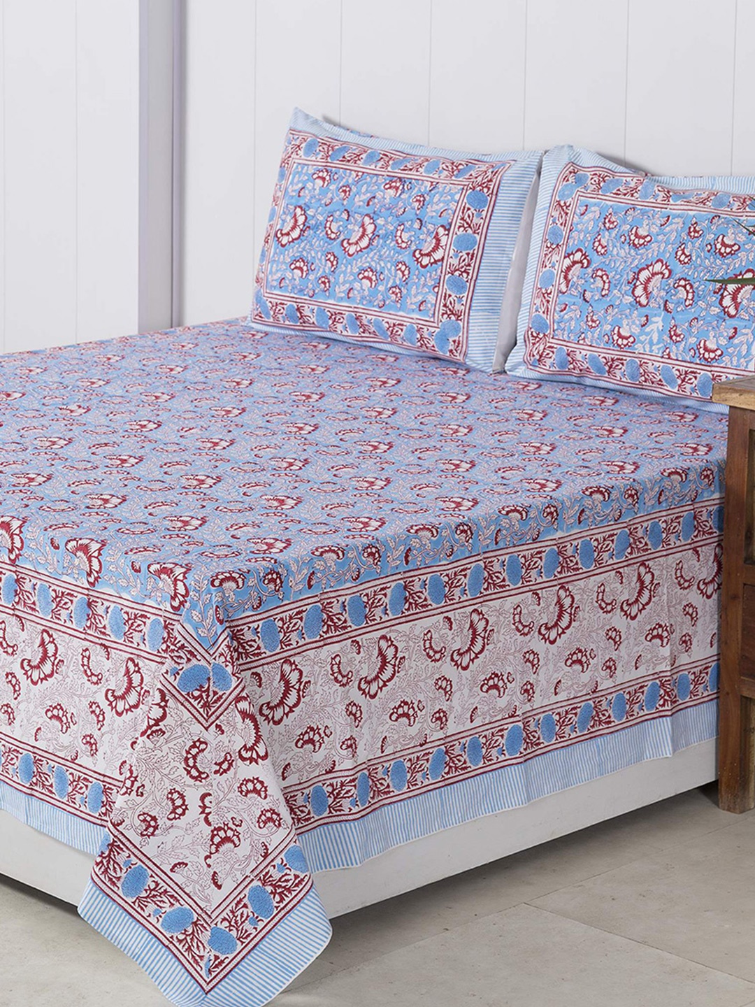 

HANDICRAFT PALACE Blue & Red Floral 300 TC Queen Bedsheet with 2 Pillow Covers