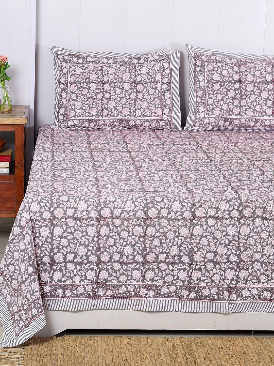

HANDICRAFT PALACE Grey & Pink Ethnic Motifs 300 TC Queen Bedsheet with 2 Pillow Covers