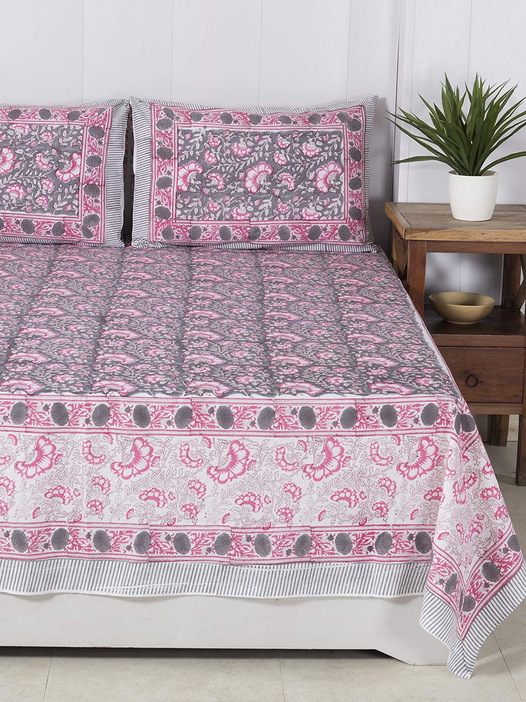 

HANDICRAFT PALACE Grey & Pink Floral 300 TC Queen Bedsheet with 2 Pillow Covers