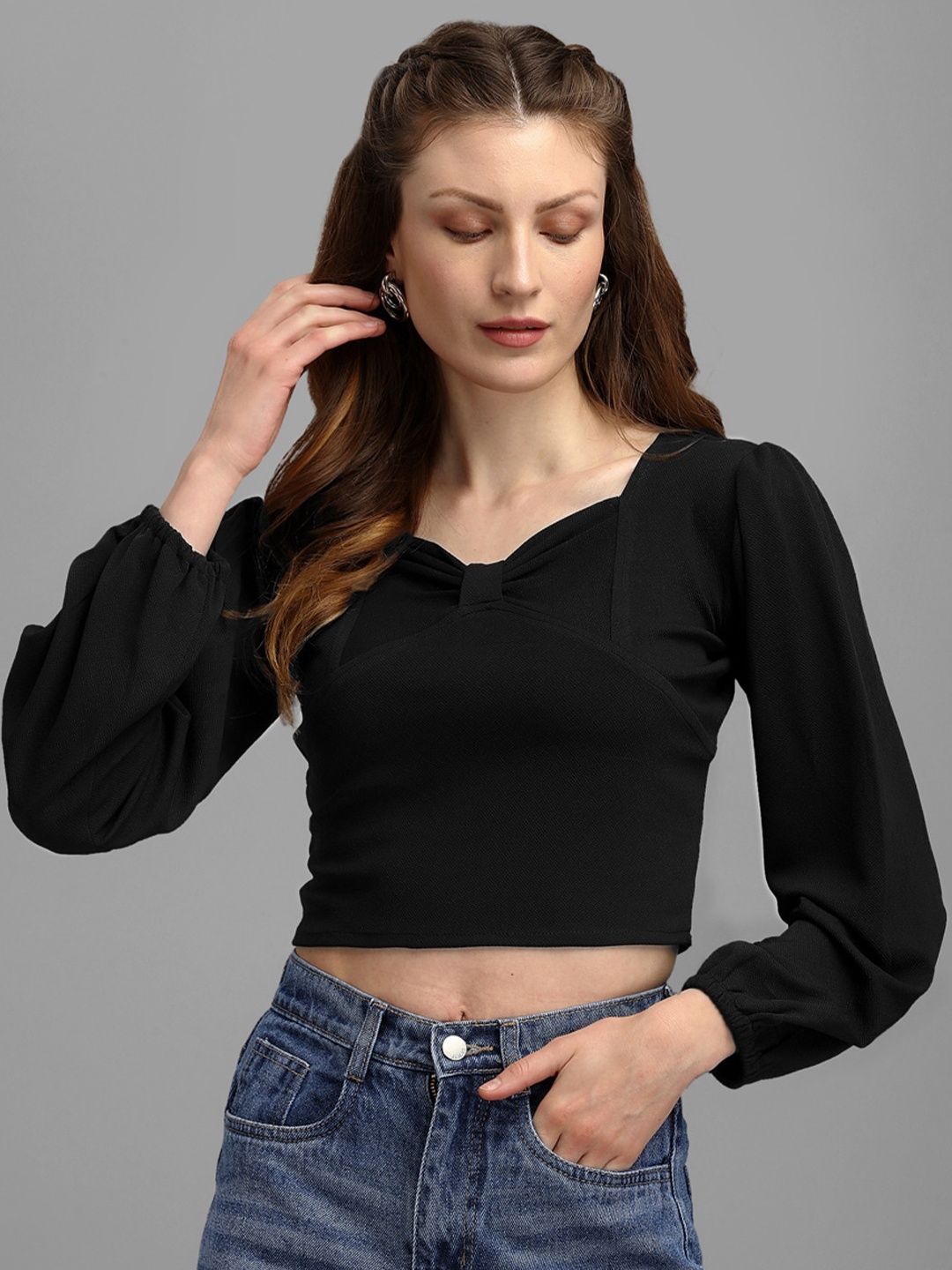 

PURVAJA Black Sweetheart Neck Fitted Crop Top