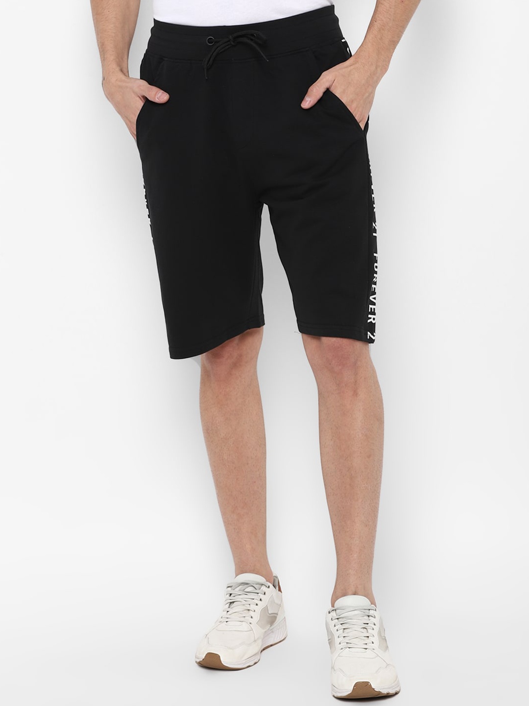 

FOREVER 21 Men Black Knee Length Mid Rise Shorts