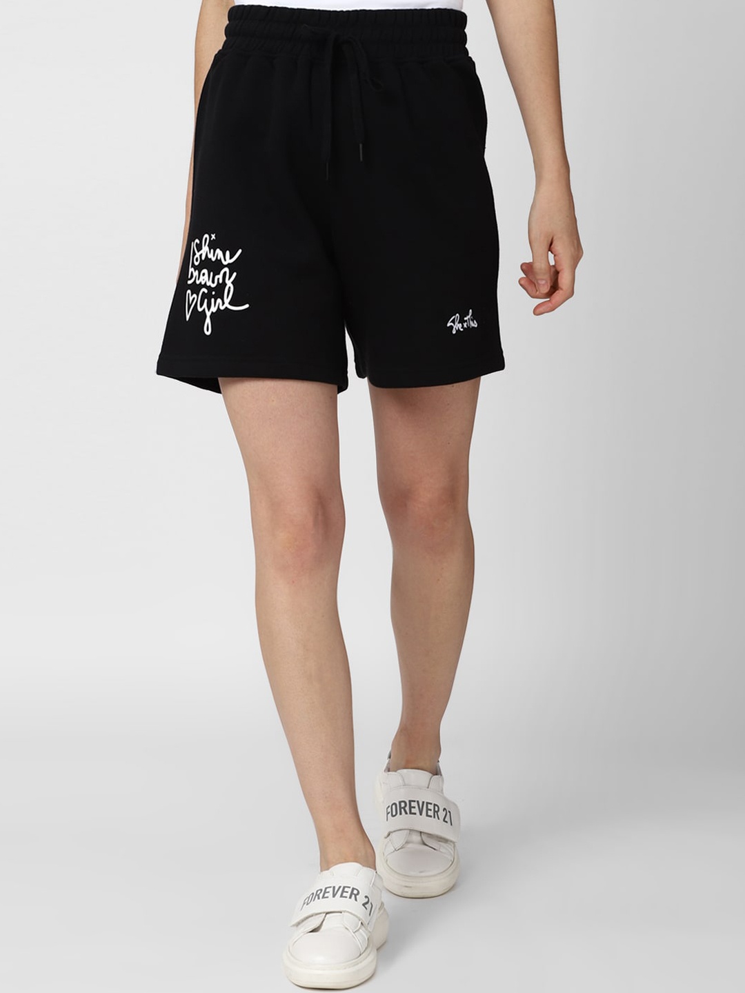 

FOREVER 21 Women Black Typography Print Shorts
