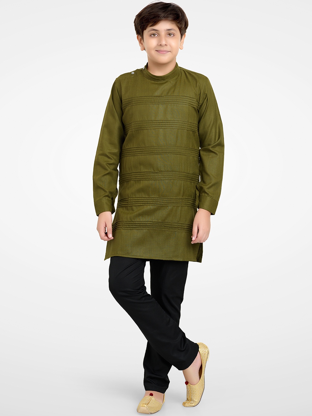 

Jeetethnics Boys Green Thread Work Kurta with Pyjamas