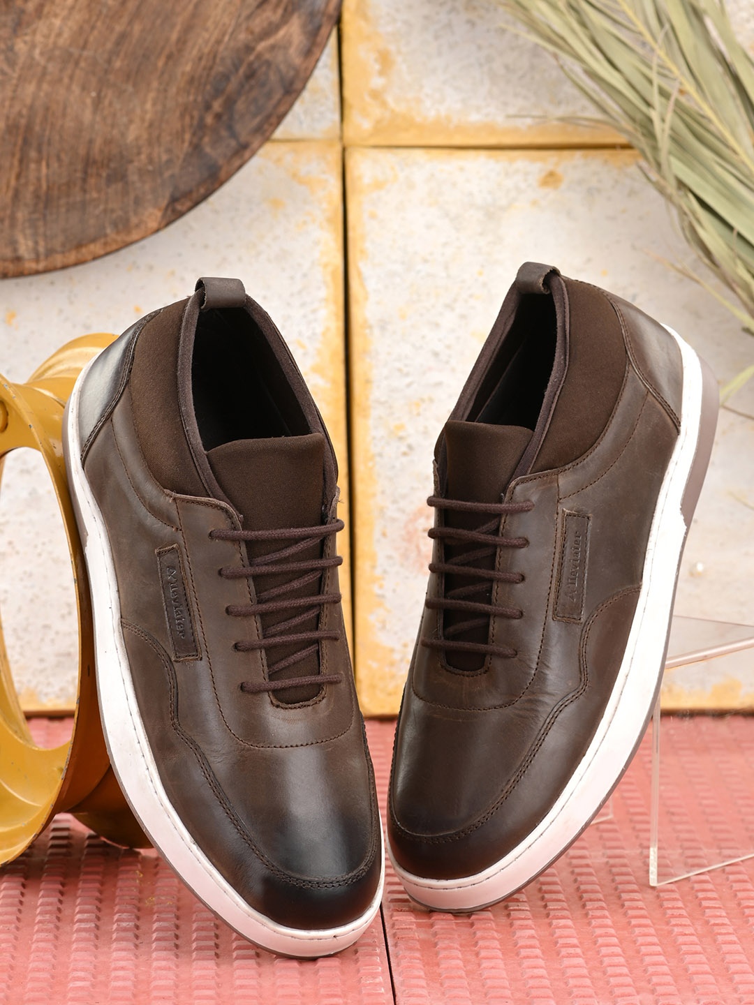 

Alleviater Men Brown Leather Sneakers