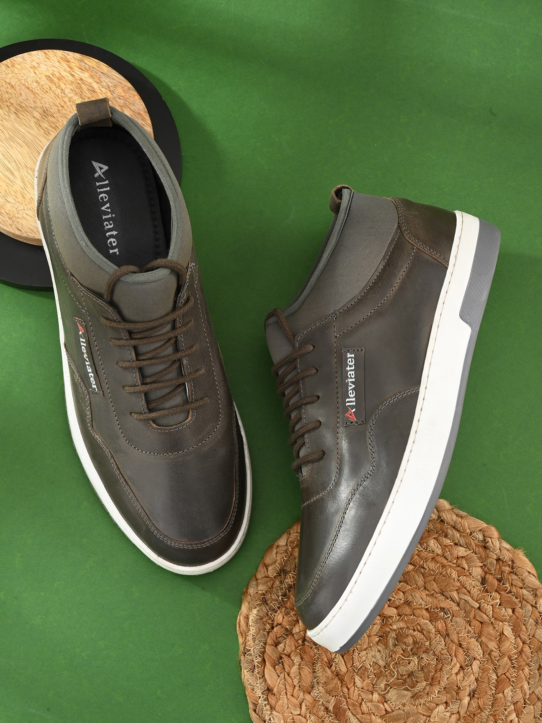 

Alleviater Men Olive Green Colourblocked Leather Derbys