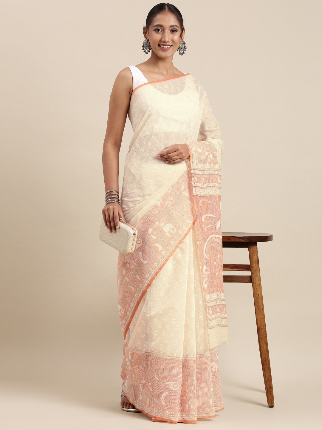 

PERFECTBLUE Off White & Peach-Coloured Ethnic Motifs Saree