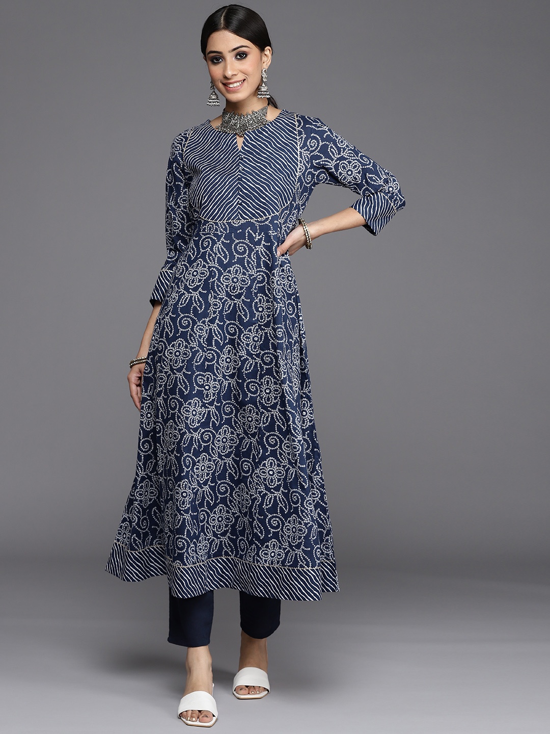 

Varanga Women Navy Blue & White Bandhani Printed Gotta Patti Cotton Kurta