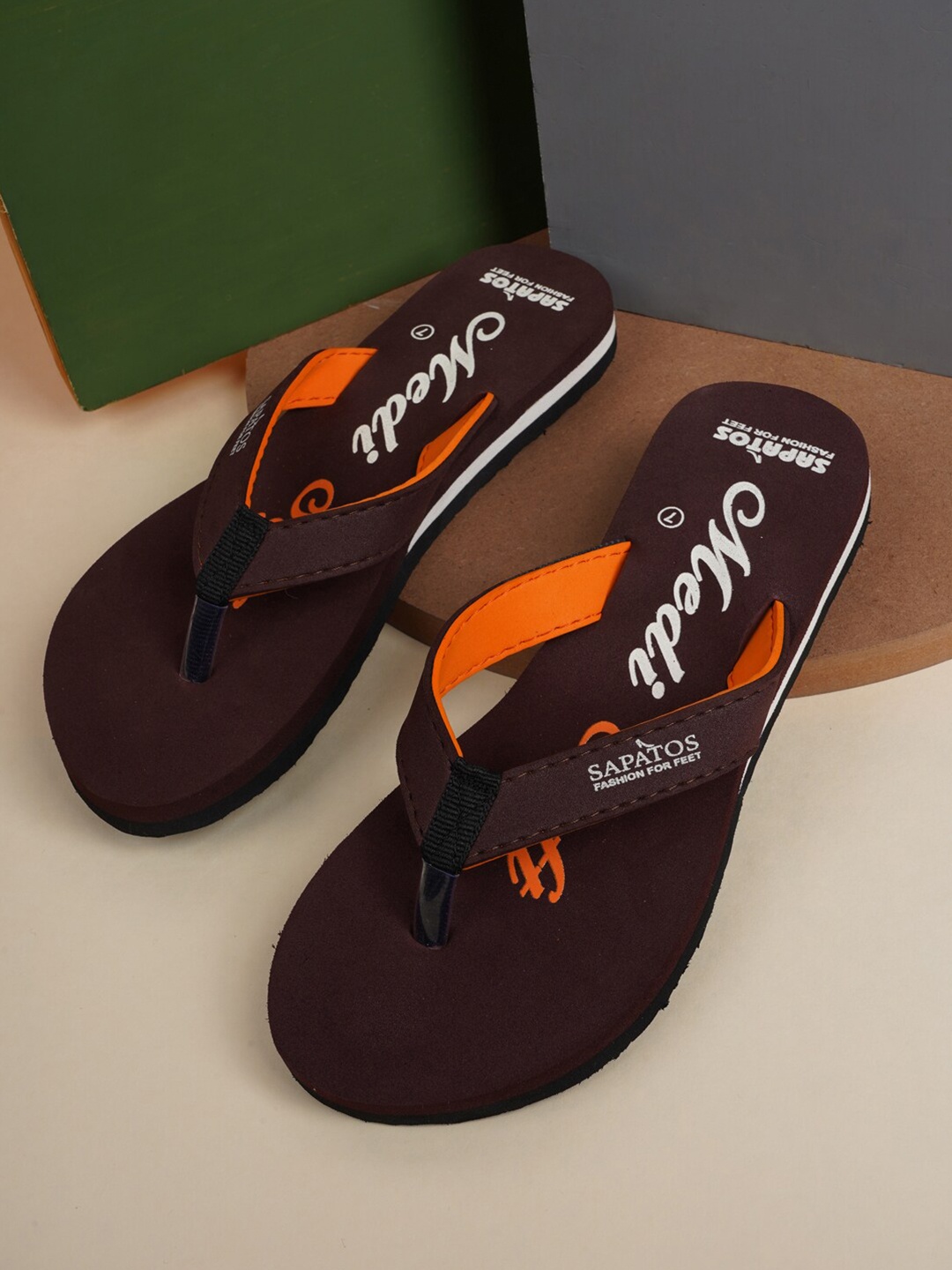 

SAPATOS Women Brown & White Printed Rubber Slip-On