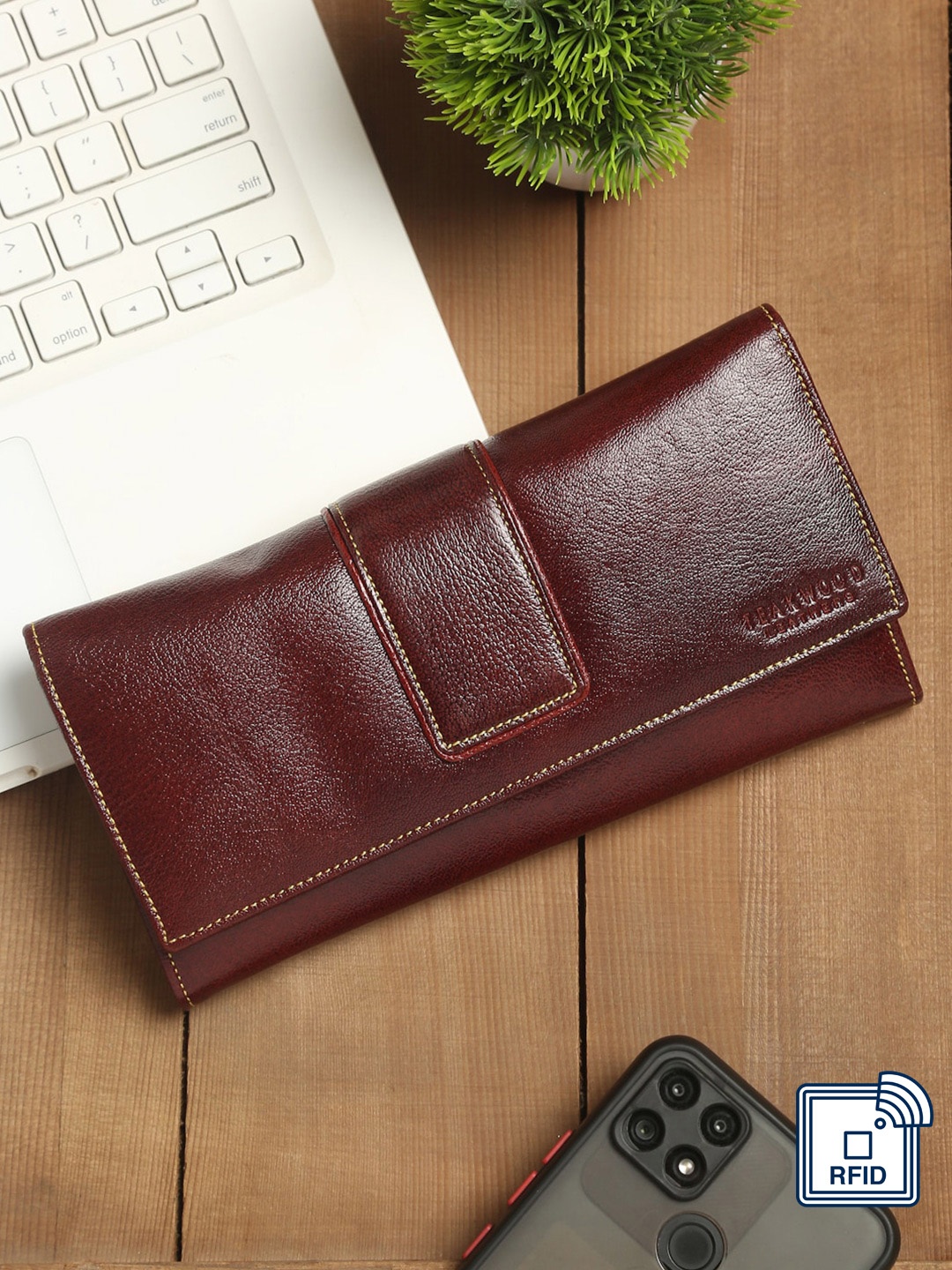 

Teakwood Leathers Women Maroon Leather Three Fold Wallet