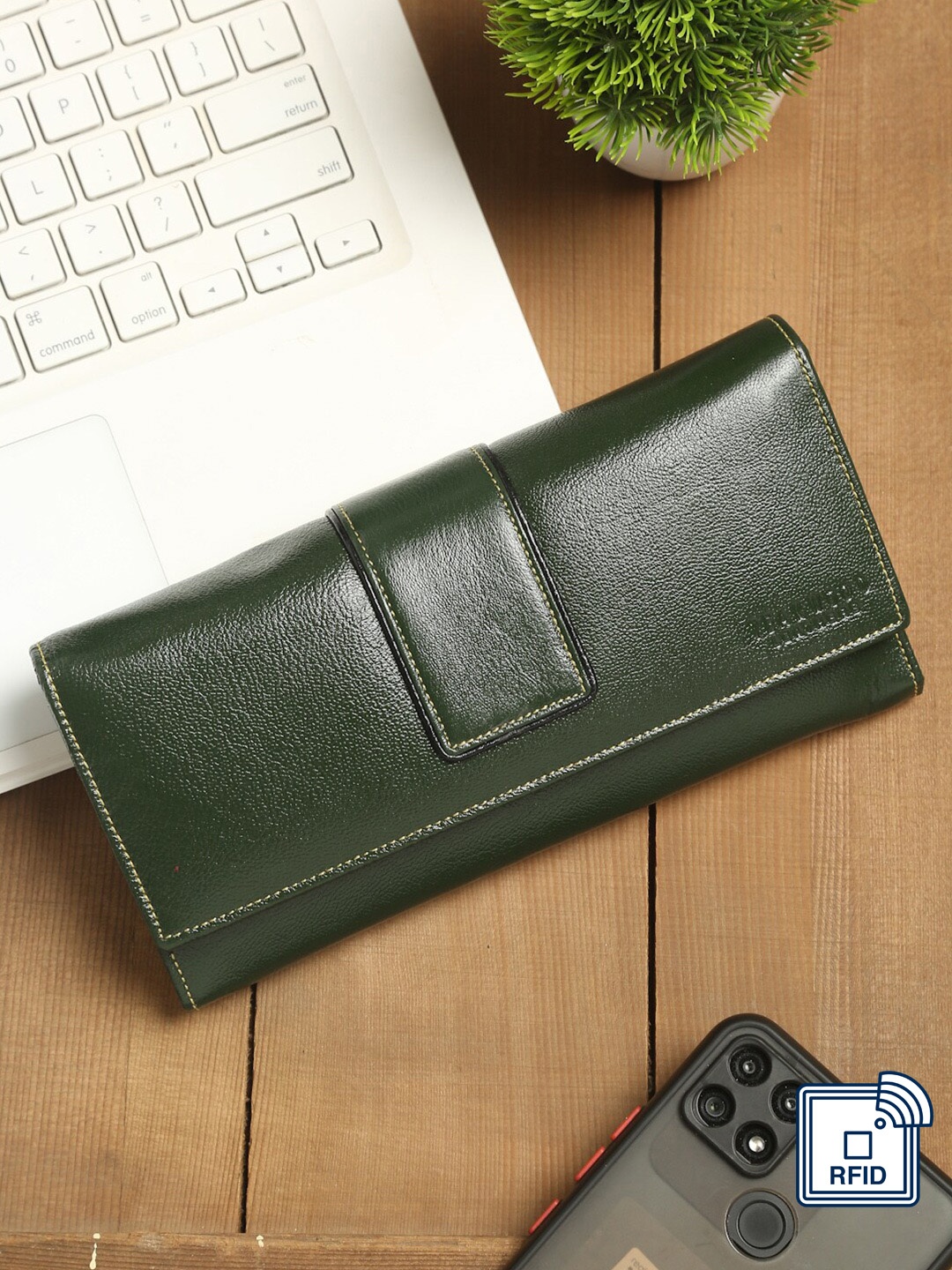 

Teakwood Leathers Women Green Leather Two Fold Wallet