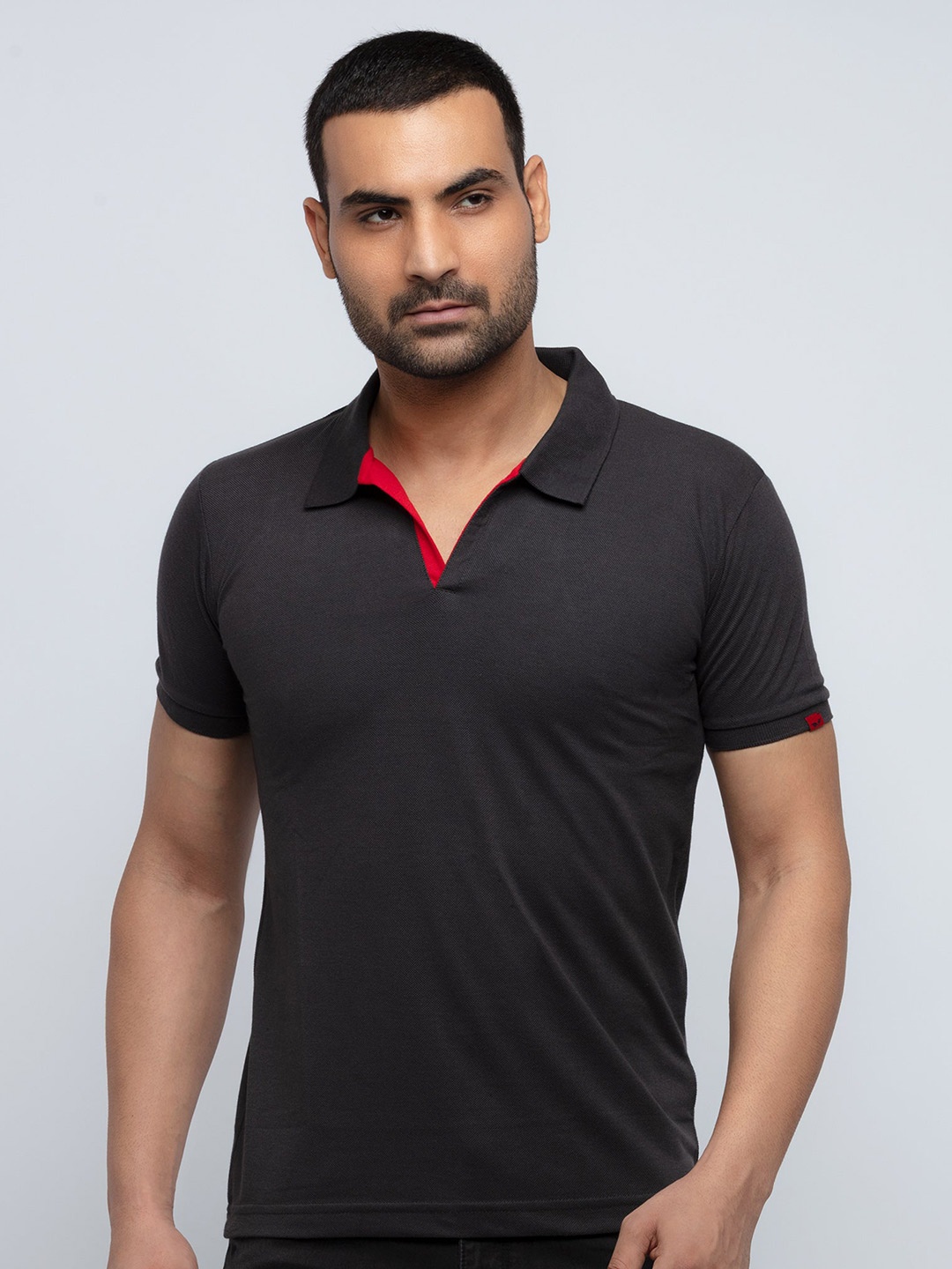 

Status Quo Men Black Solid Slim Fit Polo Collar T-shirt, Charcoal