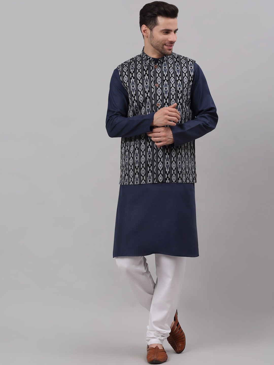 

NEUDIS Men Blue & Black Cotton Printed Nehru Jacket & Kurta Set