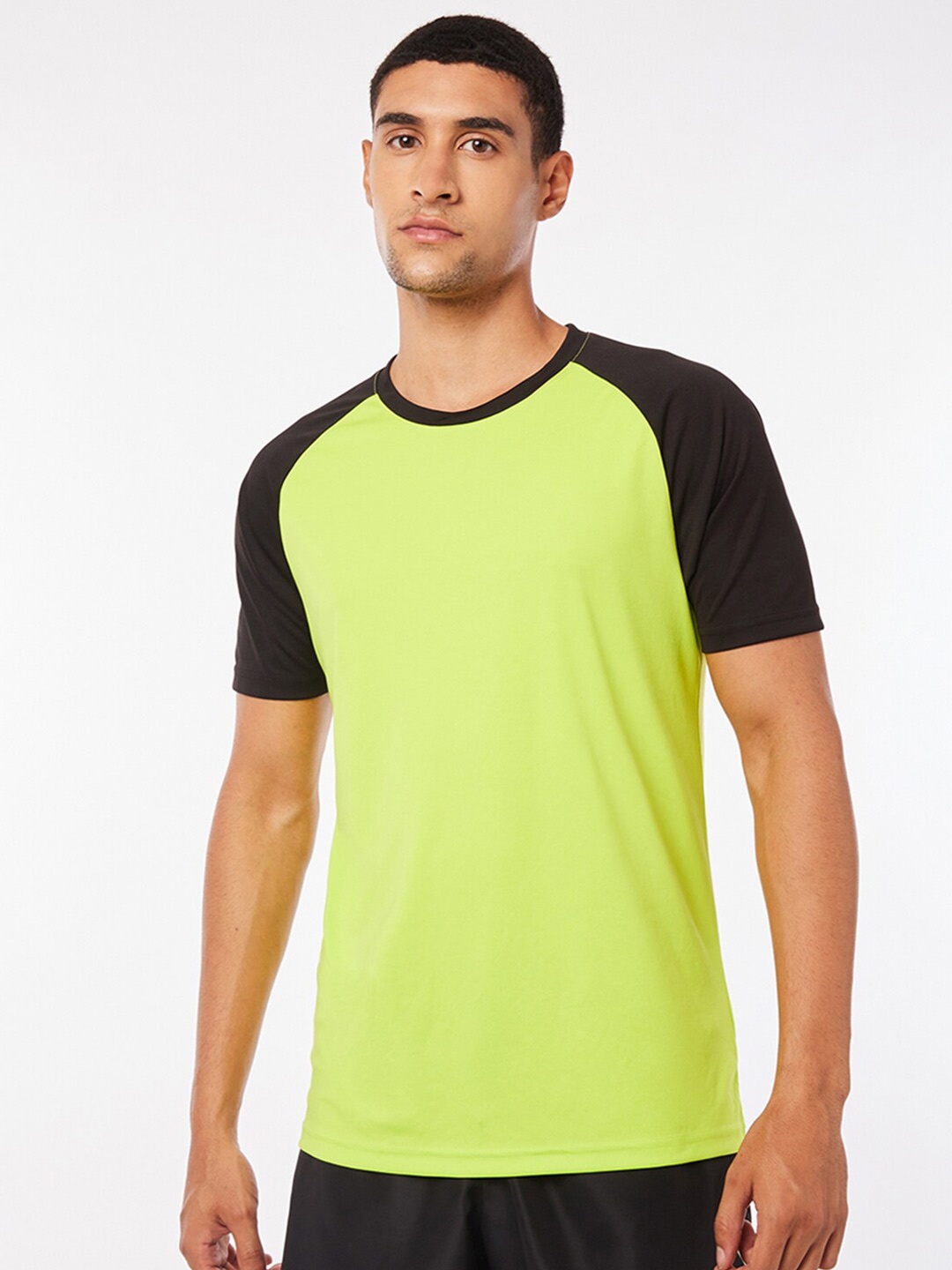 

Bewakoof X Play Men Lime Green& Black Colourblocked Training T-shirt