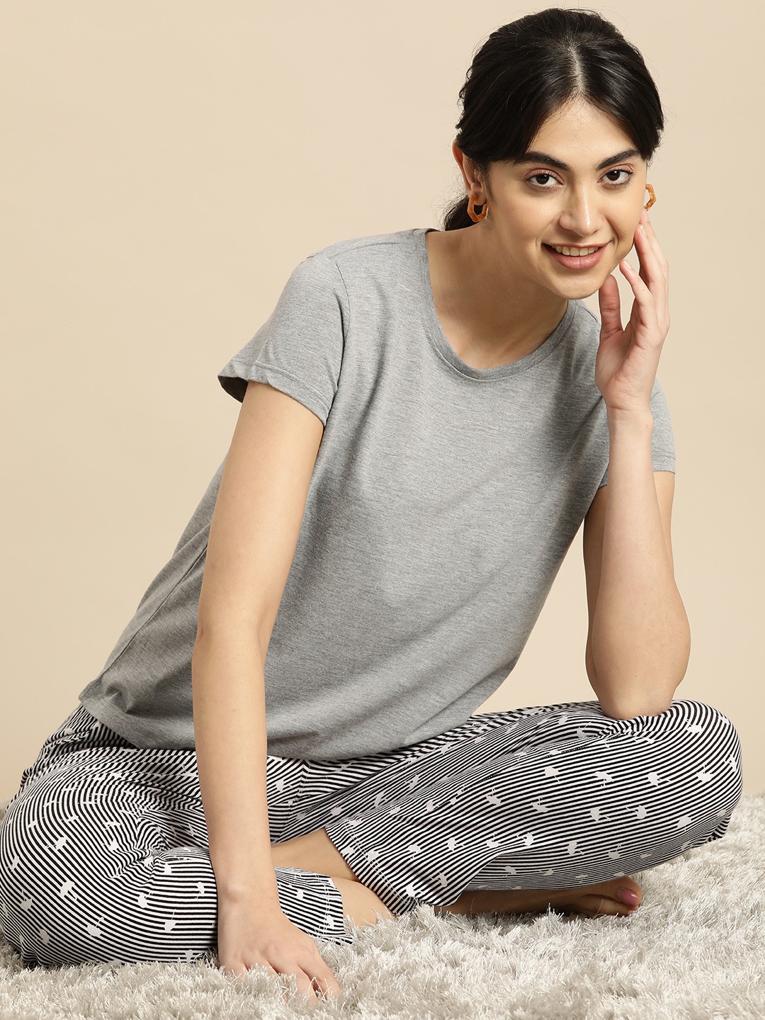 

Dreamz by Pantaloons Women Grey & White Cotton Night suit