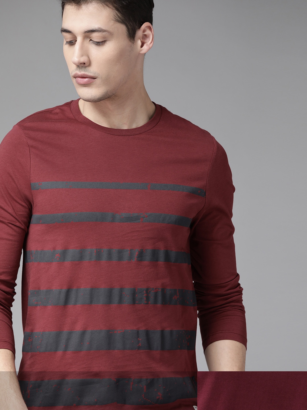 

Roadster Men Pack Of 2 Solid Pure Cotton T-shirts, Maroon