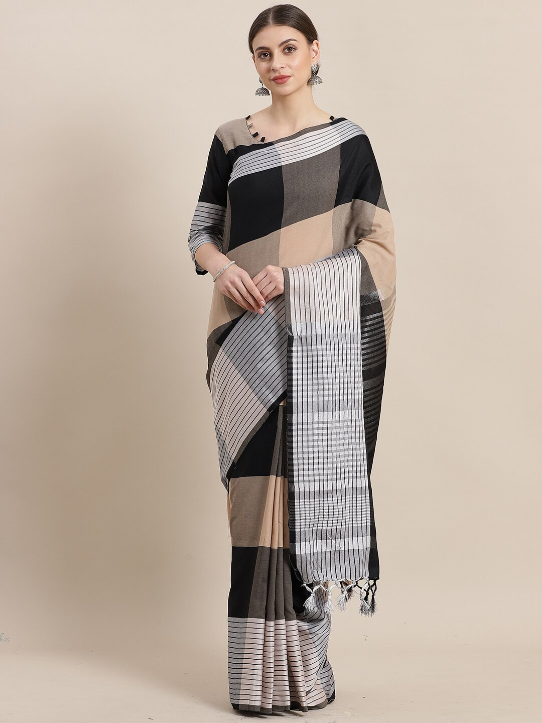 

KALINI Grey & Black Checked Silk Cotton Saree
