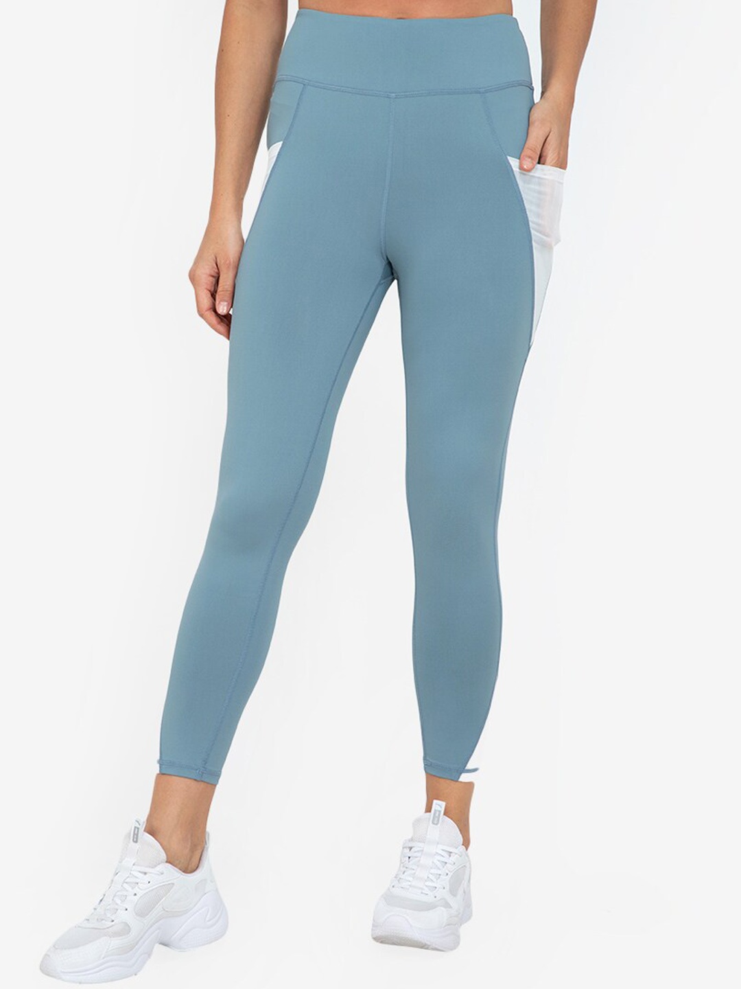

ZALORA ACTIVE Women Blue & White Colourblocked Tights