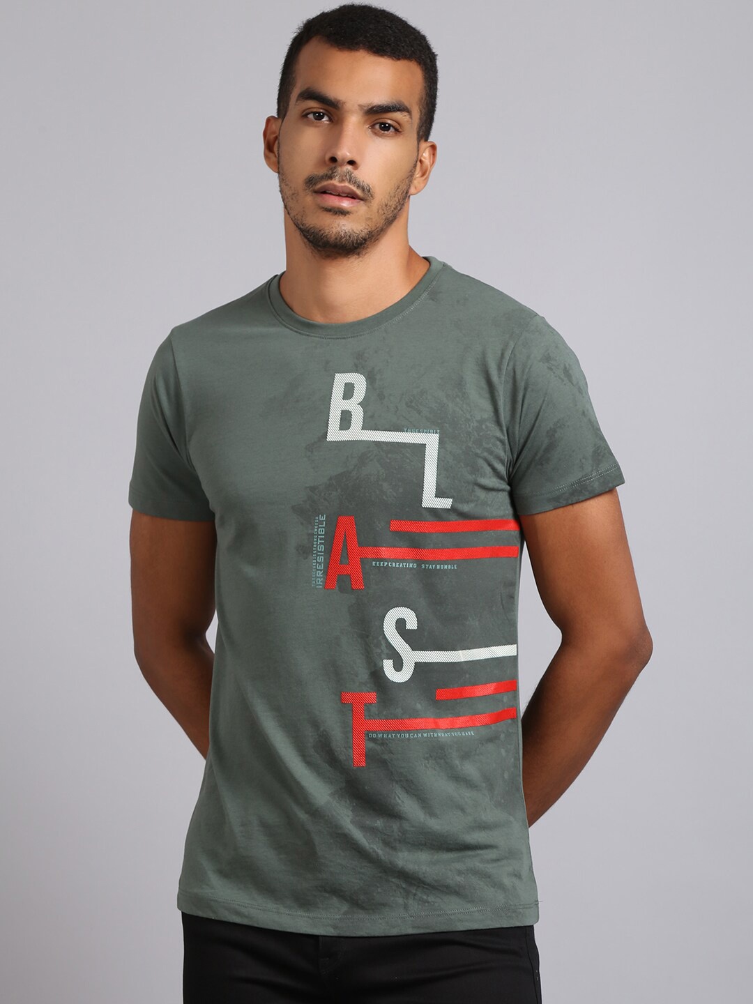 

VENITIAN Men Olive Green Typography Printed Slim Fit T-shirt