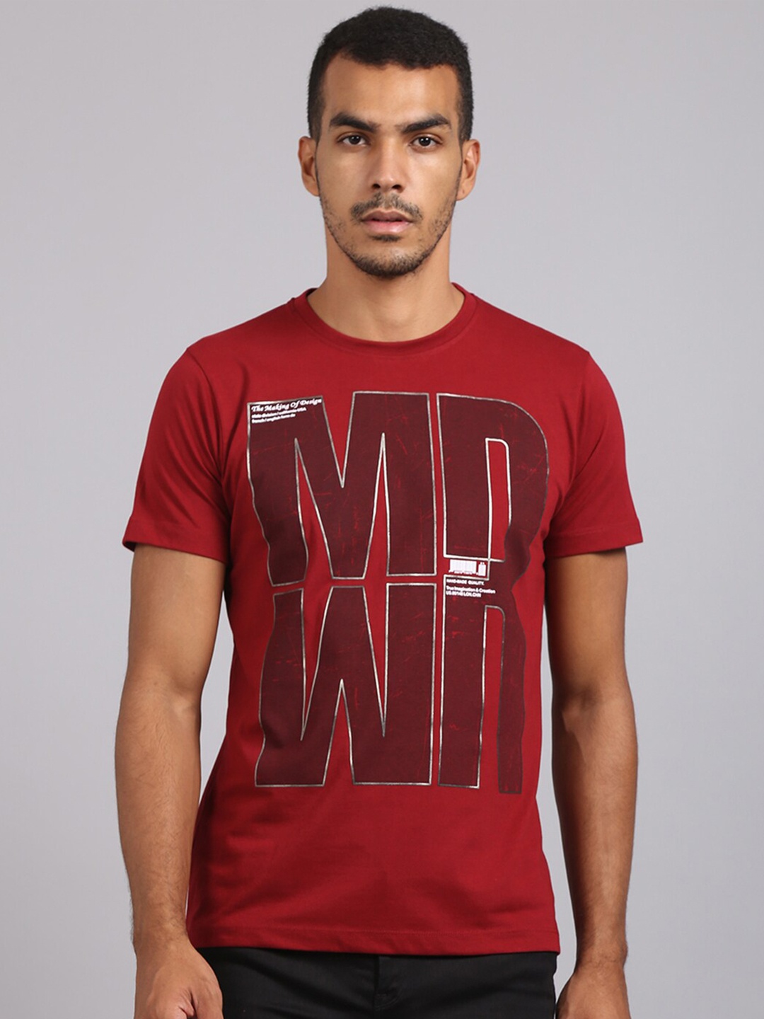 

VENITIAN Men Red Typography Printed Slim Fit T-shirt