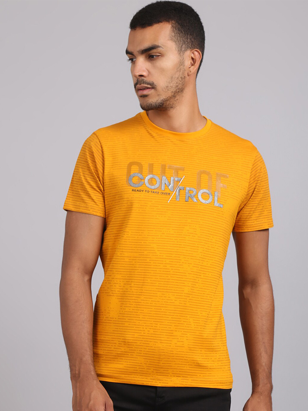 

VENITIAN Men Mustard Yellow Typography Printed Slim Fit T-shirt
