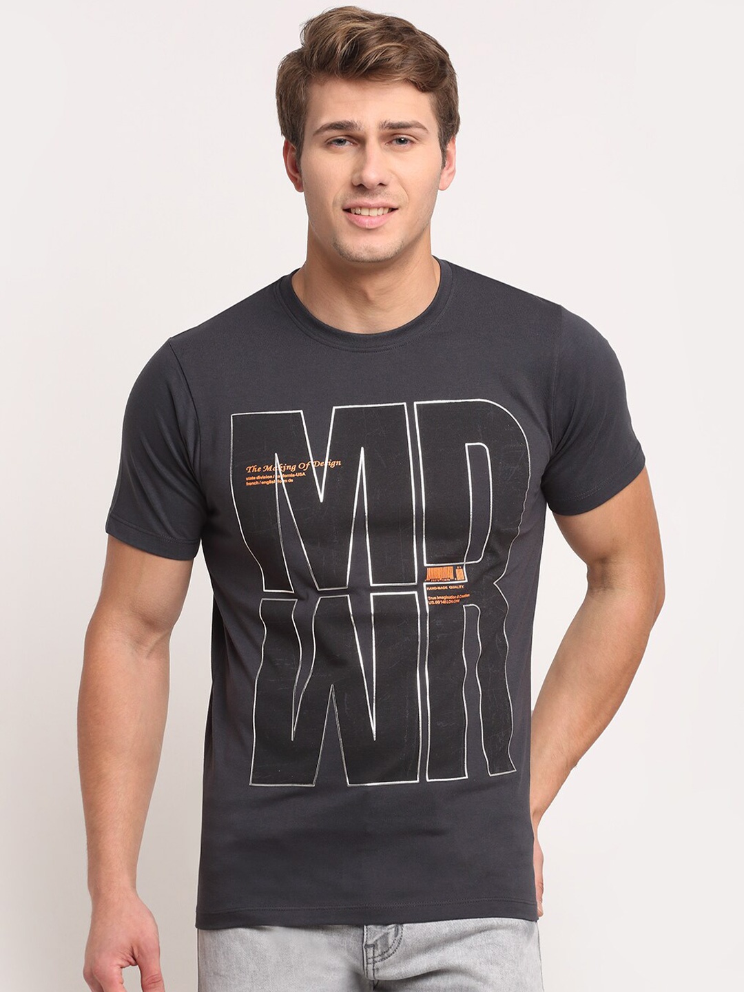 

VENITIAN Men Charcoal Typography Printed Slim Fit T-shirt