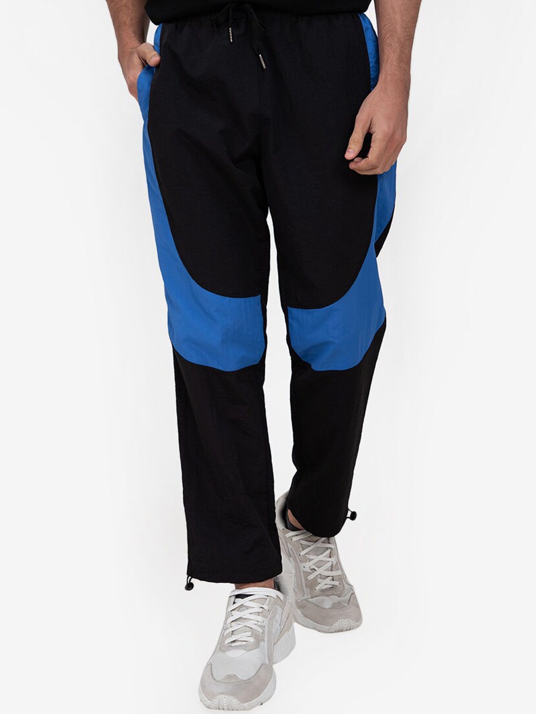 

ZALORA ACTIVE Men Black Solid Regular Trousers
