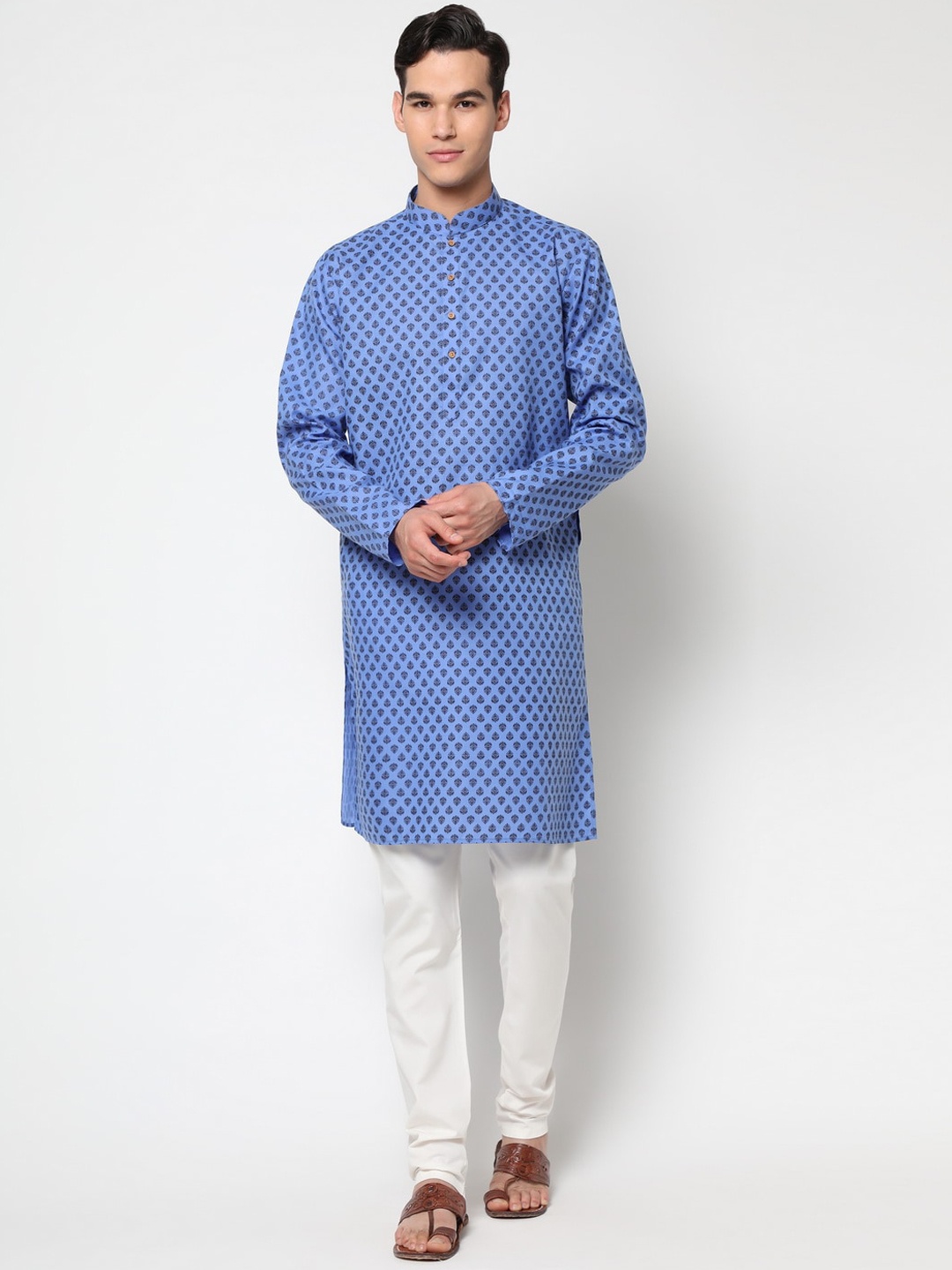 

Glemora Men Blue Floral Printed Kurta with Churidar