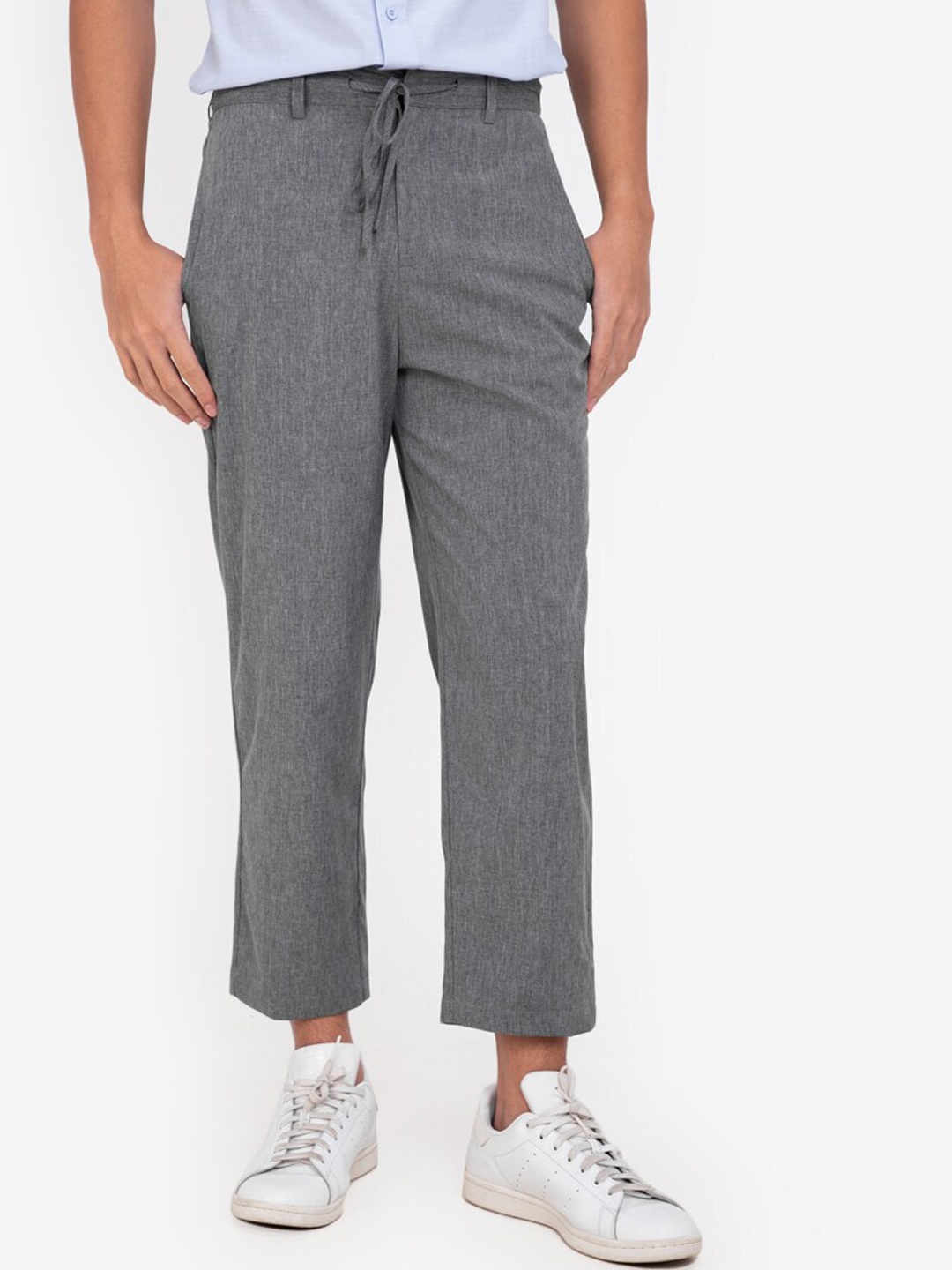 

ZALORA BASICS Men Grey Solid Relaxed Fit Cropped Trousers