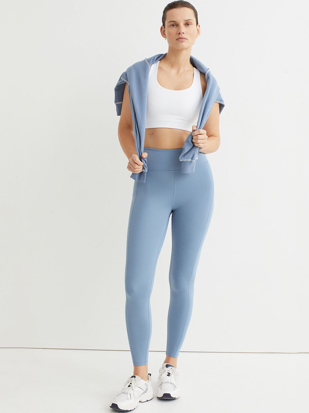 

H&M Women Blue Solid Pocket-Detail Rapid-Dry Sports Tights