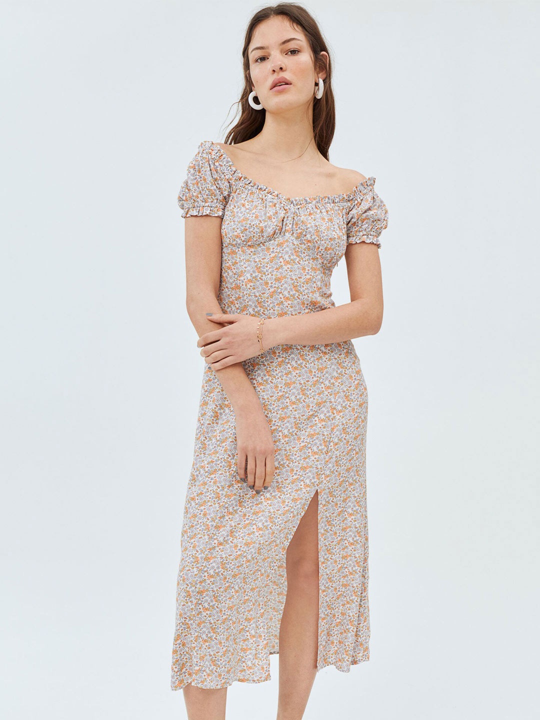 

H&M Beige Floral Puff-Sleeved Dress