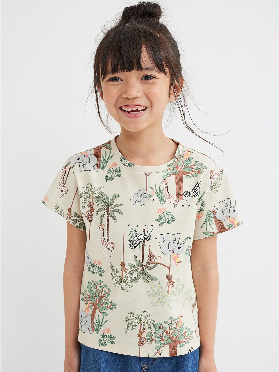 

H&M Girls White & Green Printed T-shirt