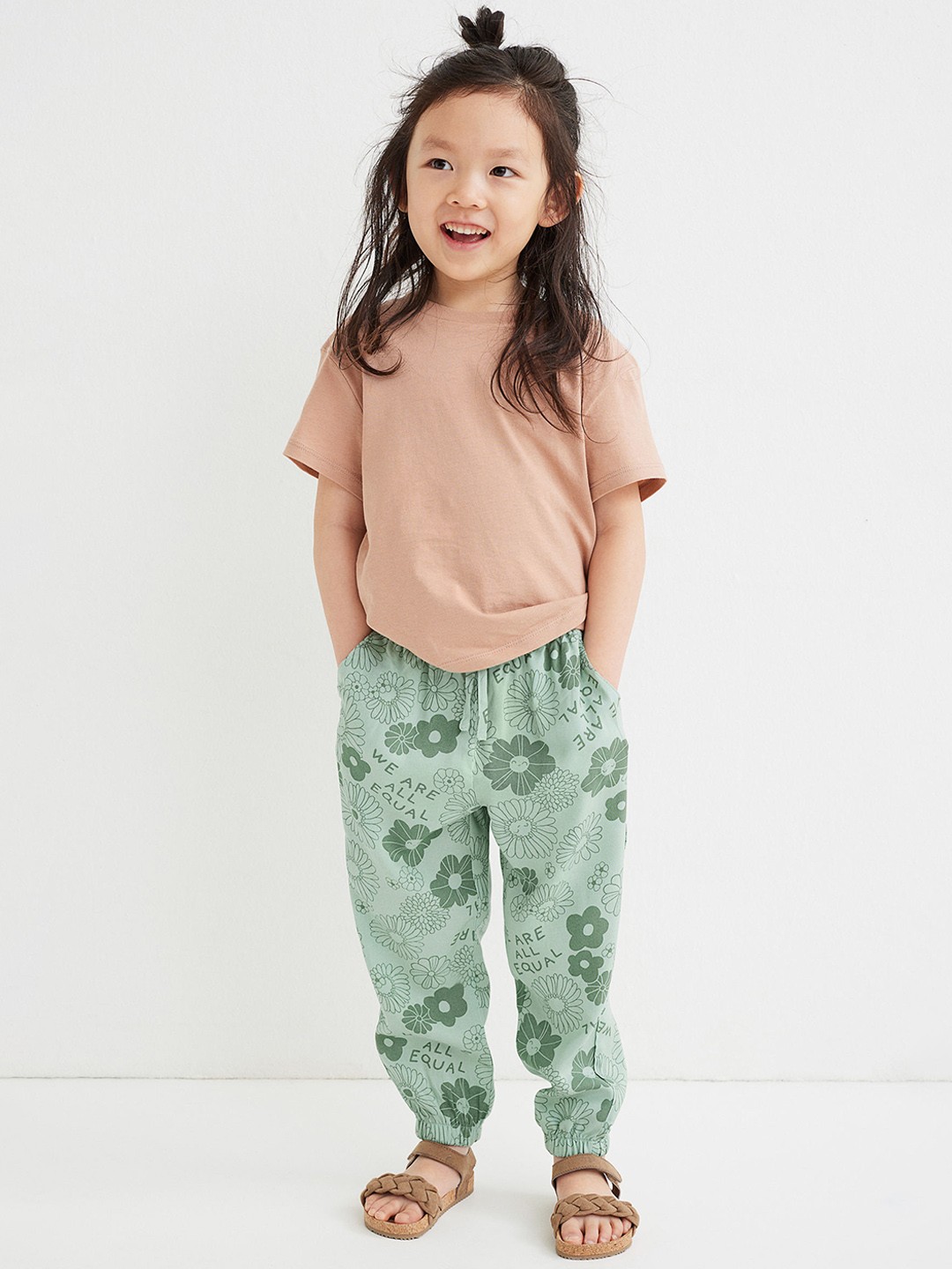 

H&M Girls Green Woven Printed Joggers