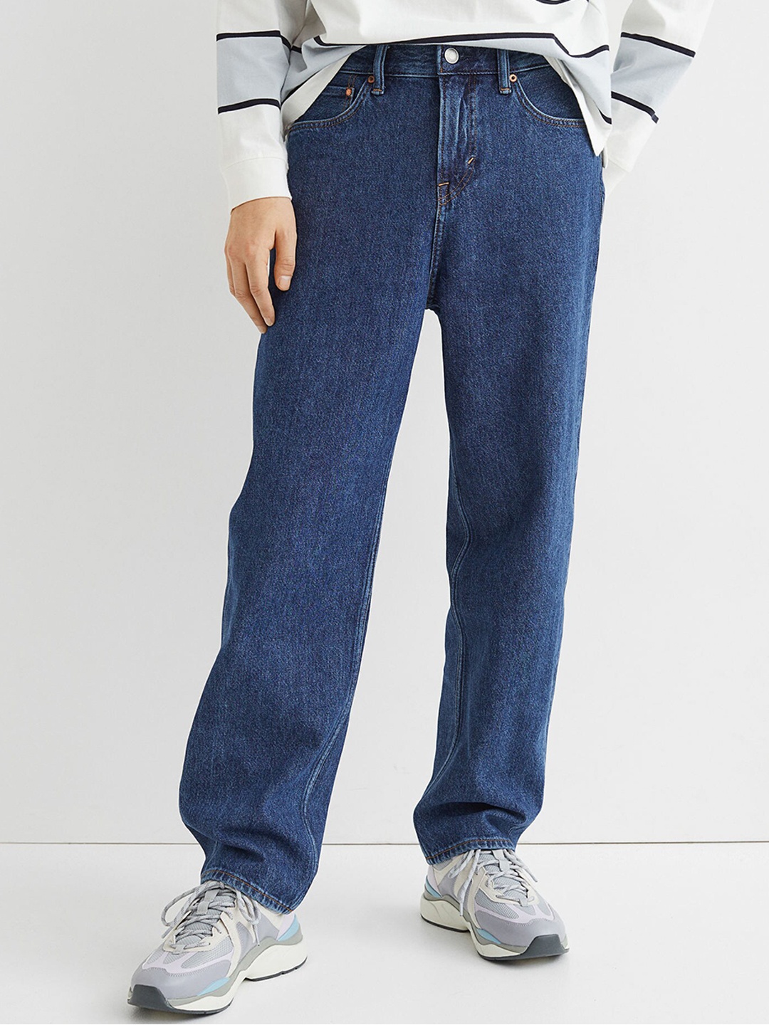 

H&M Men Blue Solid Clean Look Mid Rise Stretchable Loose Jeans