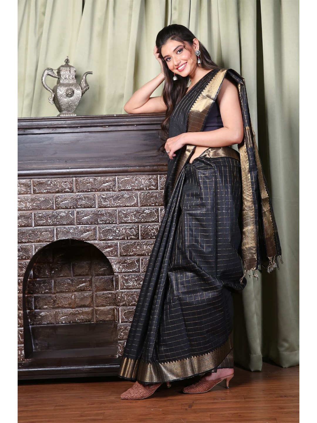 

Charukriti Black & Gold-Toned Checked Silk Blend Saree