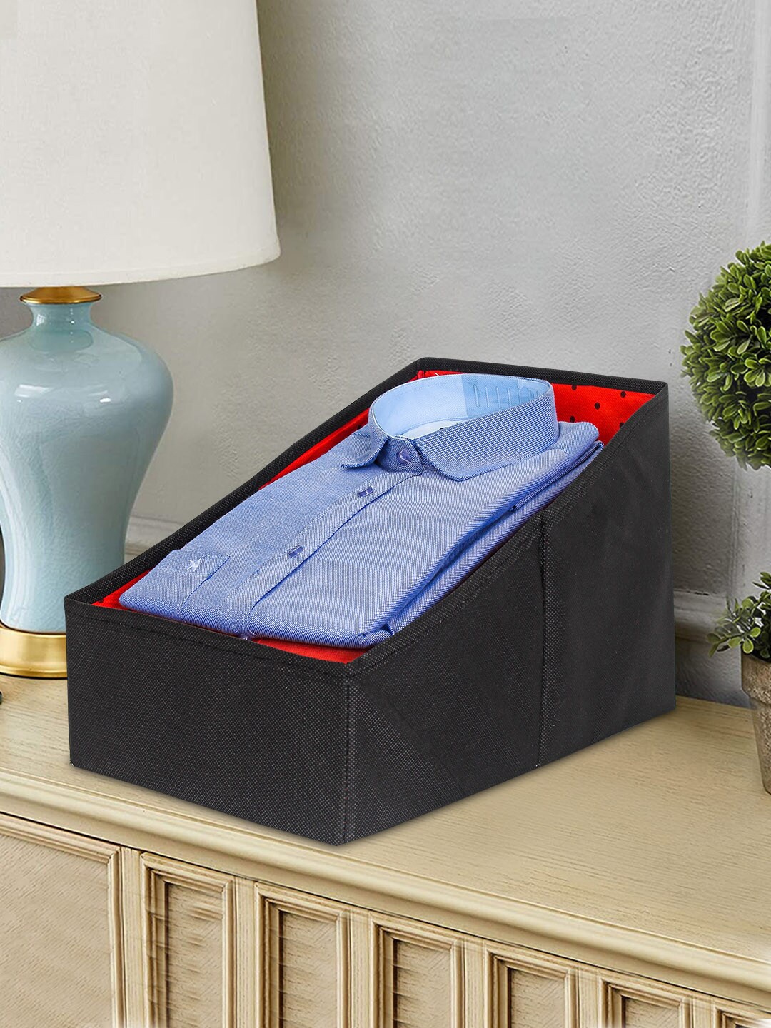

prettykrafts Red Closet Organizers