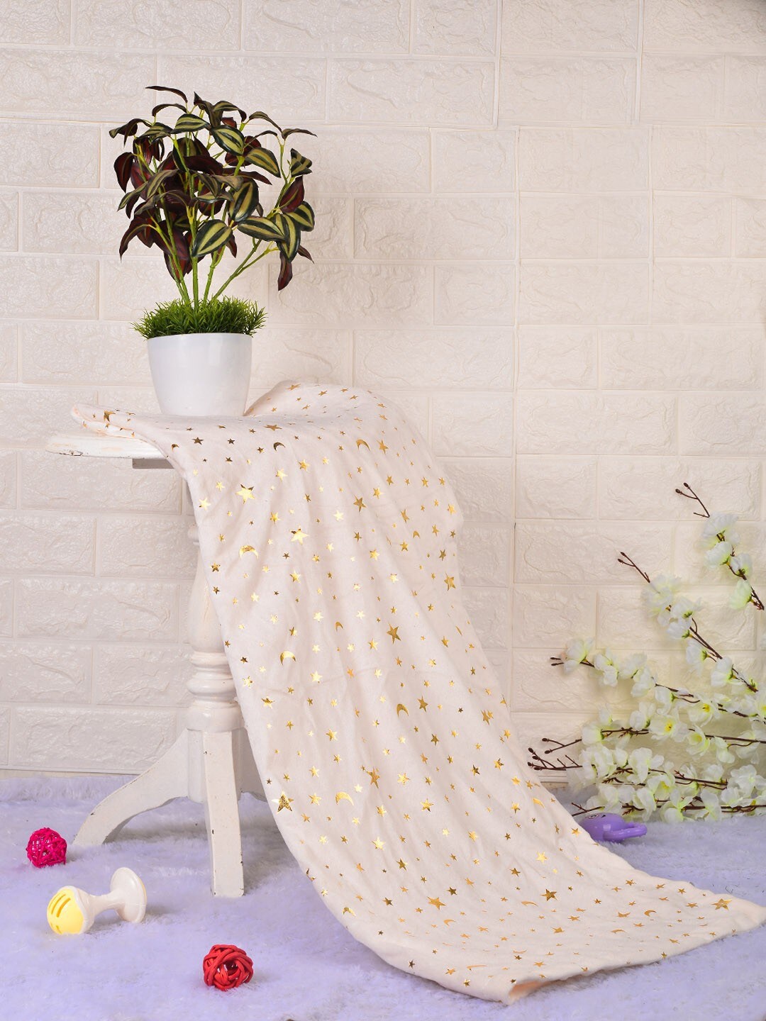 

POPLINS Cream-Coloured & Gold-Toned Geometric Fleece AC Room 300 GSM Single Bed Blanket