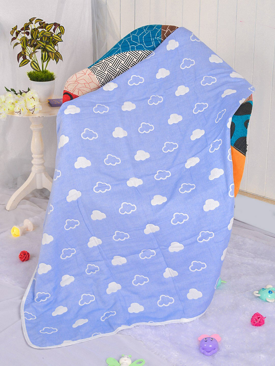 

POPLINS Blue & White AC Room 300 GSM Single Bed Blanket