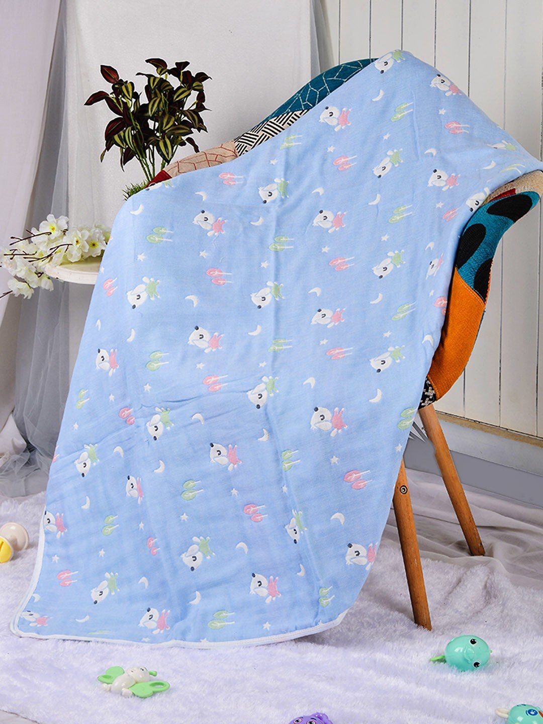 

POPLINS Blue & White 300 GSM Single Cartoon Characters AC Room Cotton Bed Blanket