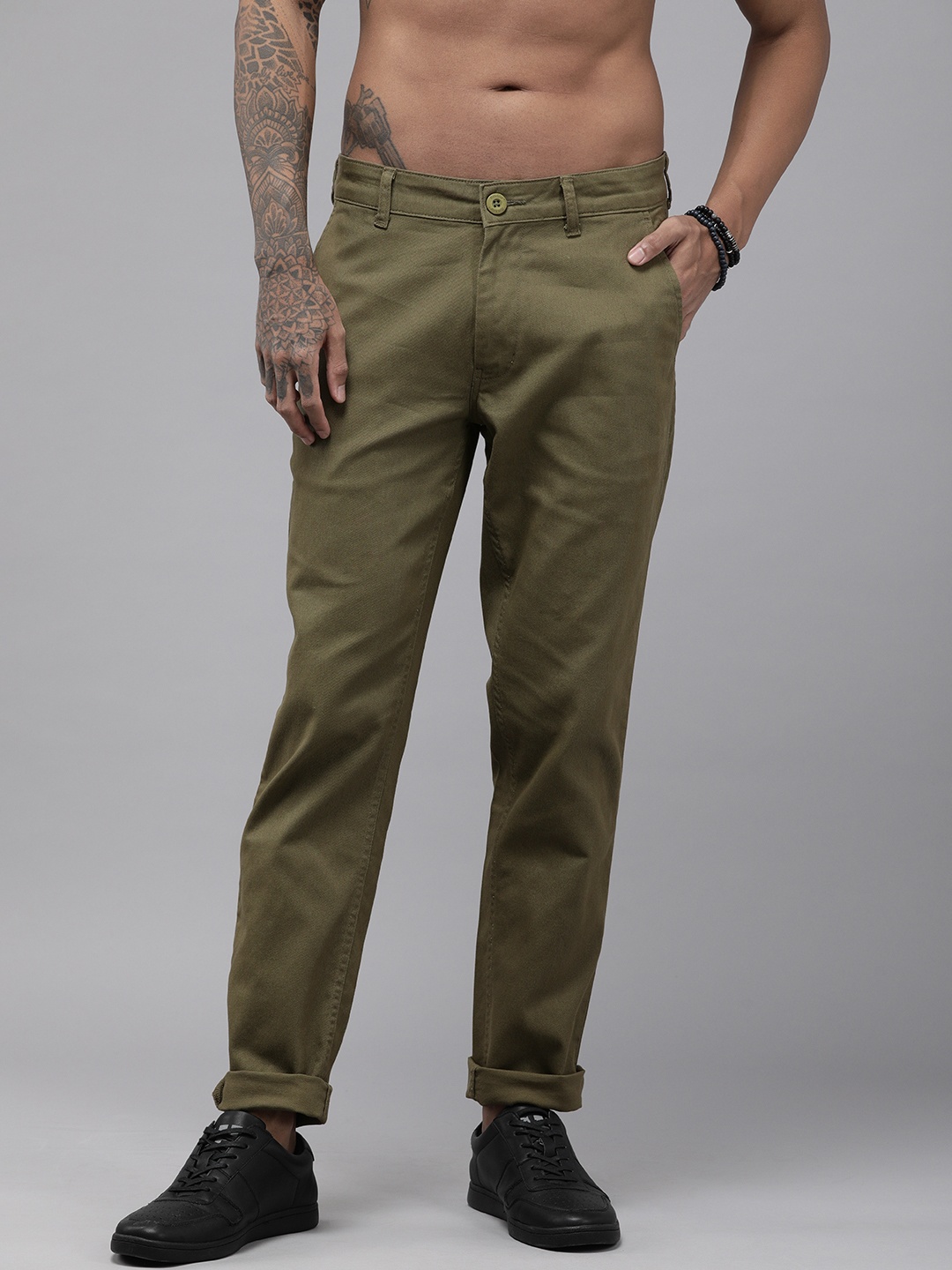 

The Roadster Lifestyle Co. Men Khaki Solid Slim Fit Trousers