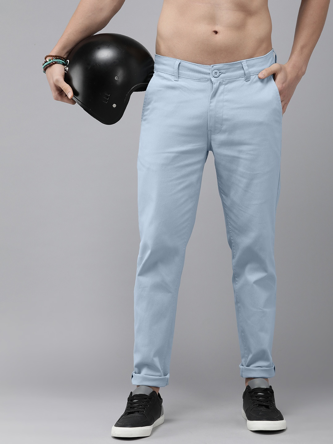 

The Roadster Lifestyle Co. Men Solid Tapered Fit Regular Trousers, Blue
