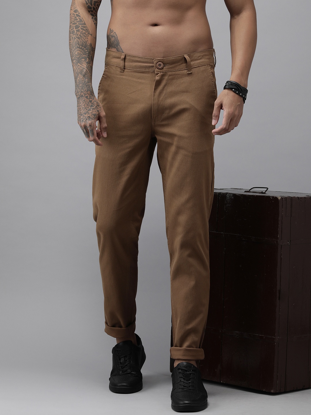 

Roadster Men Brown Slim Tapered Fit Chinos